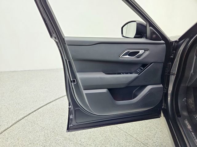 Certified 2025 Land Rover Range Rover Velar Dynamic SE image 24