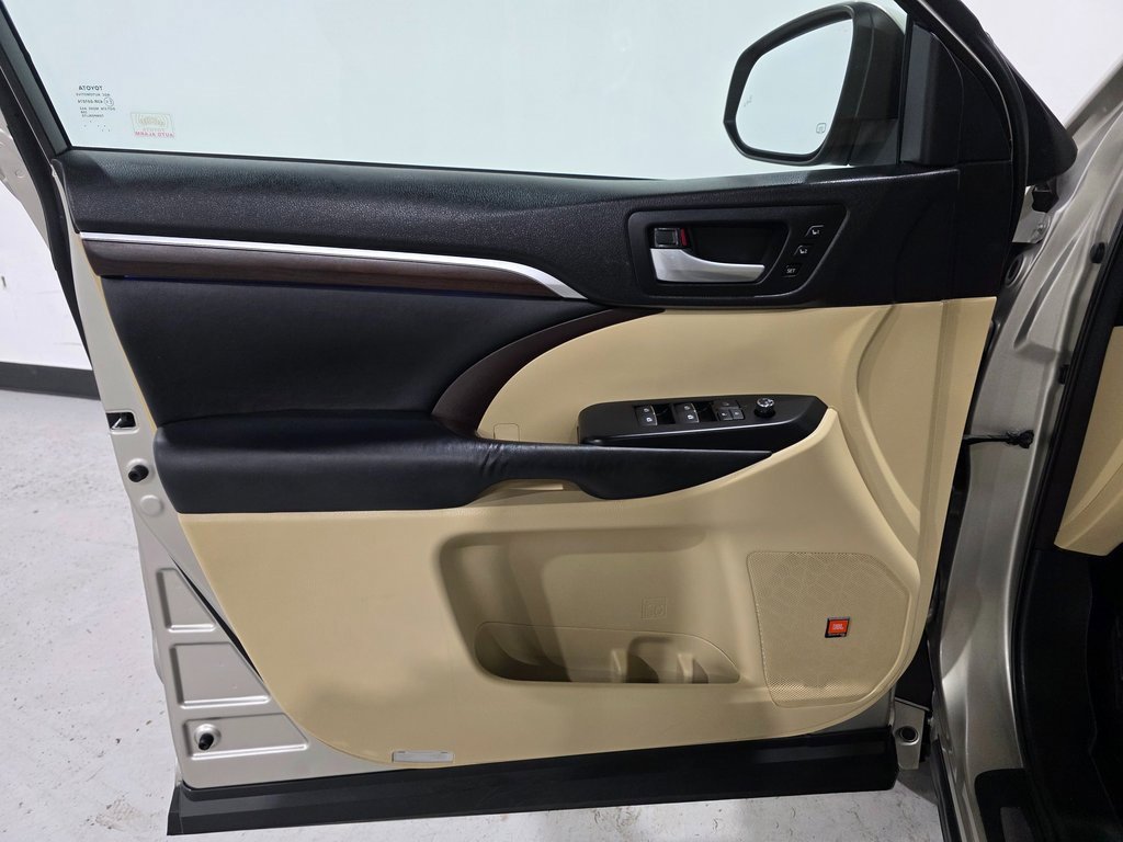 Used 2015 Toyota Highlander Limited w/ Driver Technology Package image 17