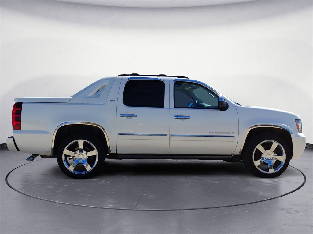 Used 2012 Chevrolet Avalanche LTZ image 6