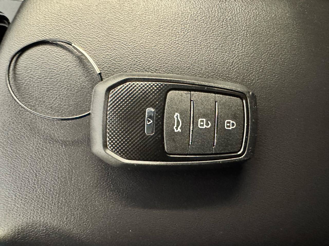 Used 2024 Toyota Prius Prime FWD image 39