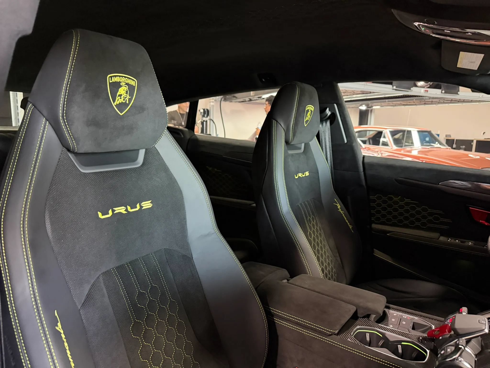Used 2024 Lamborghini Urus Performante AWD/4WD image 45