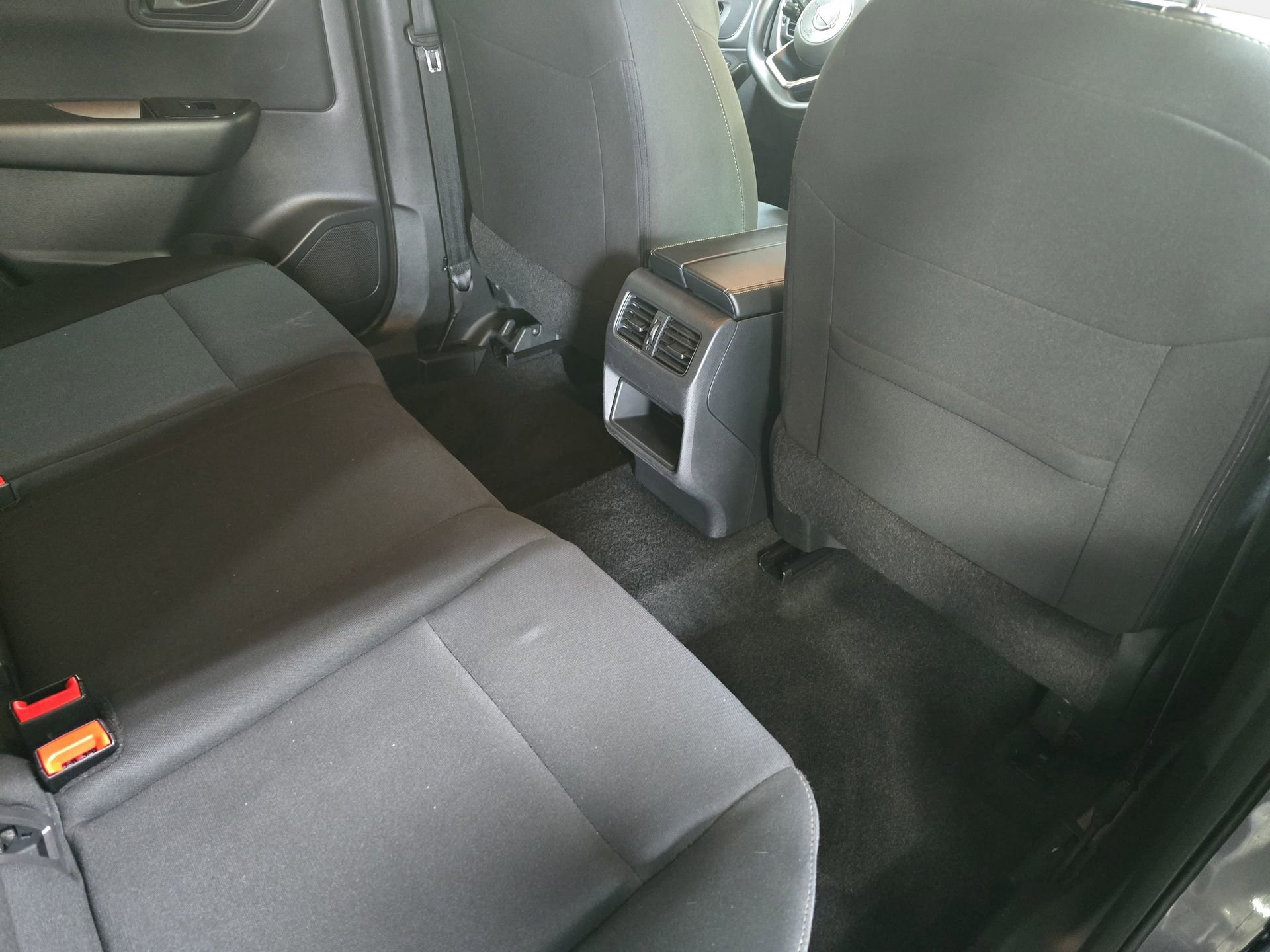 Used 2024 Nissan Rogue S FWD image 11