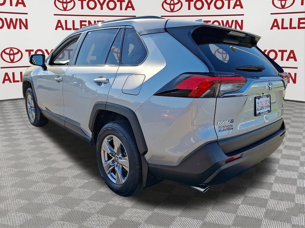 Used 2022 Toyota RAV4 XLE w/ Convenience Package AWD/4WD image 7