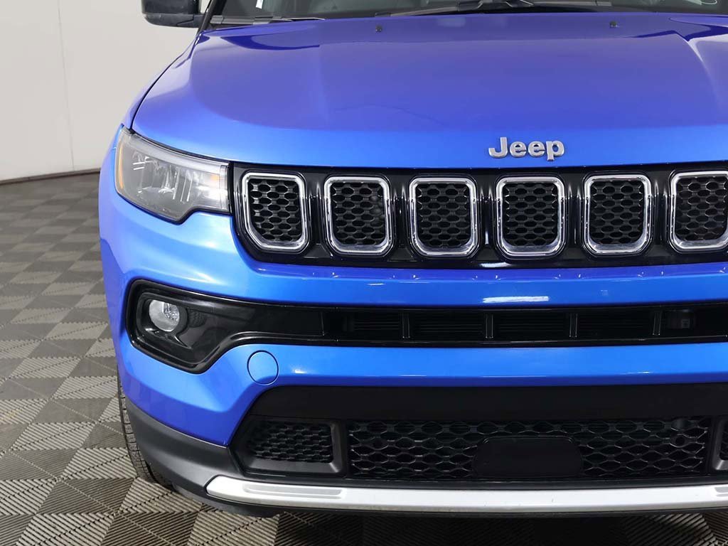 Used 2023 Jeep Compass Limited image 13