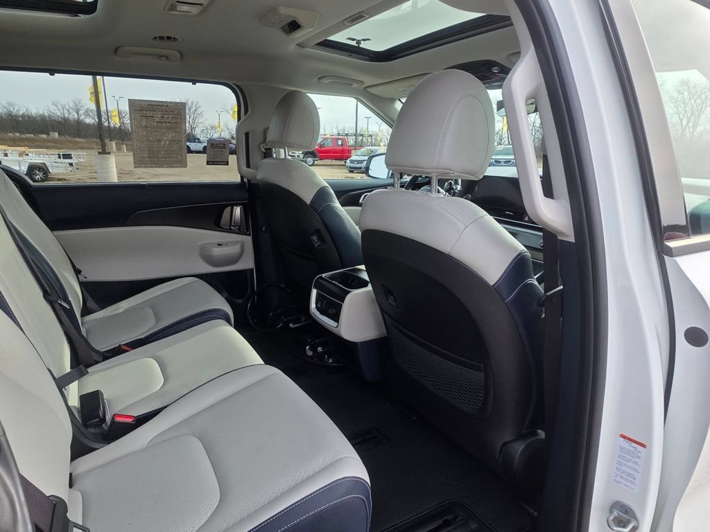 Used 2025 Kia Carnival SX Prestige FWD image 41