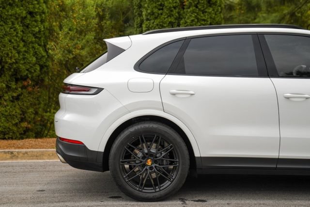 Used 2024 Porsche Cayenne AWD/4WD image 13