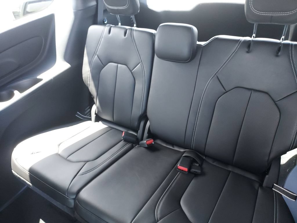 New 2027 Chrysler Pacifica LX FWD image 28