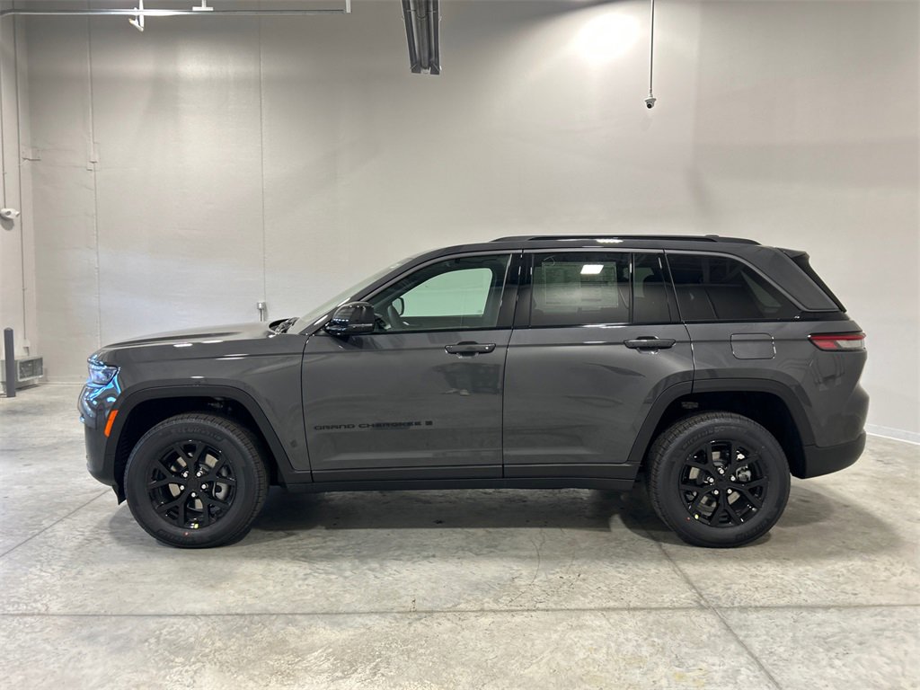 New 2026 Jeep Grand Cherokee Laredo image 9