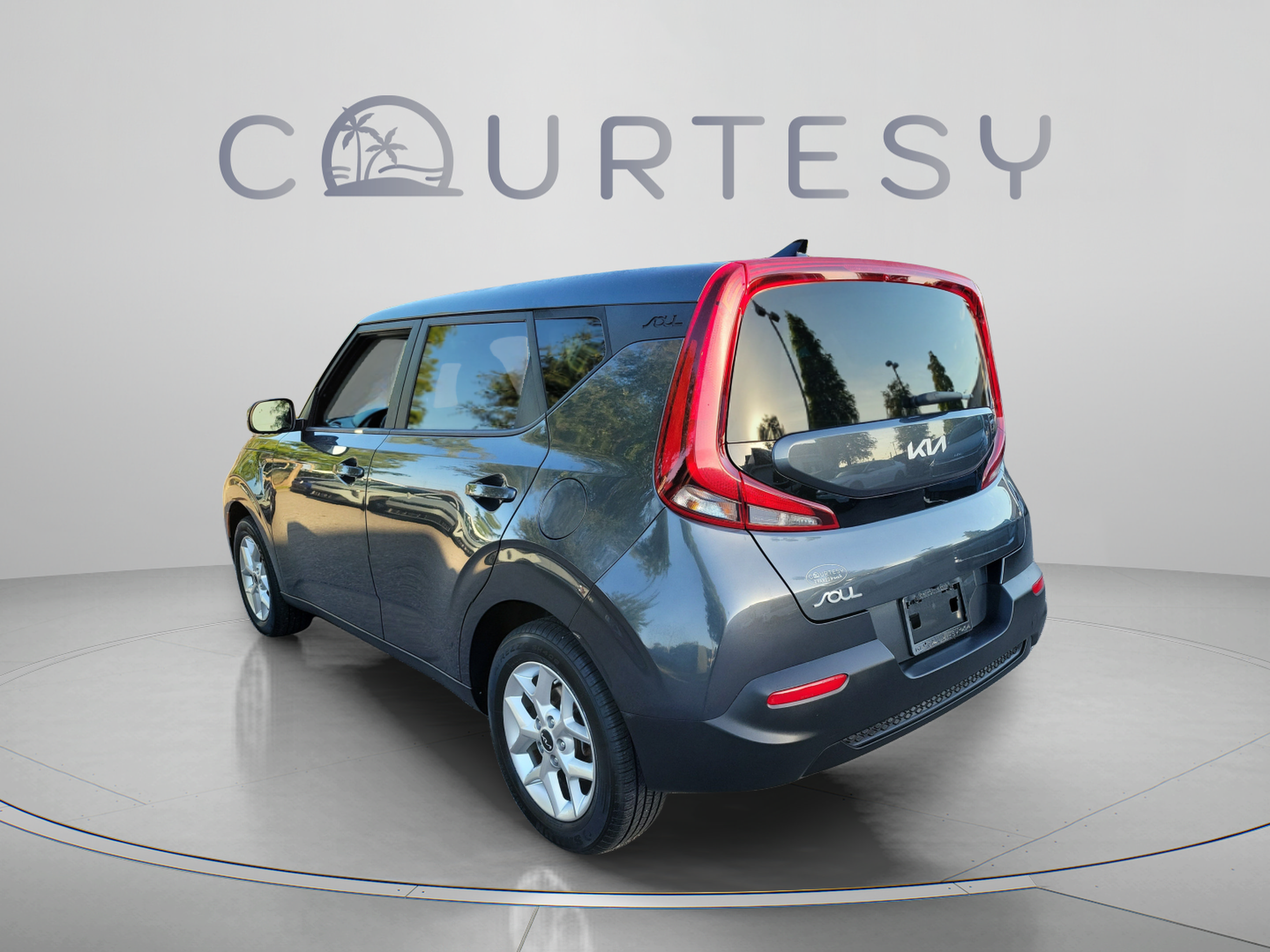 Used 2022 Kia Soul LX w/ Technology Package FWD image 2