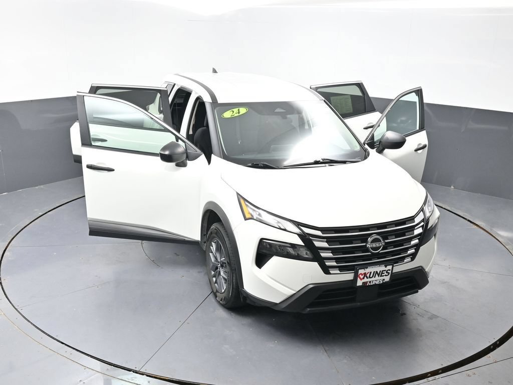 Used 2024 Nissan Rogue S FWD image 58