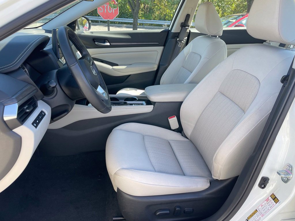 Certified 2024 Nissan Altima 2.5 SV w/ SV Premium Package AWD/4WD image 7