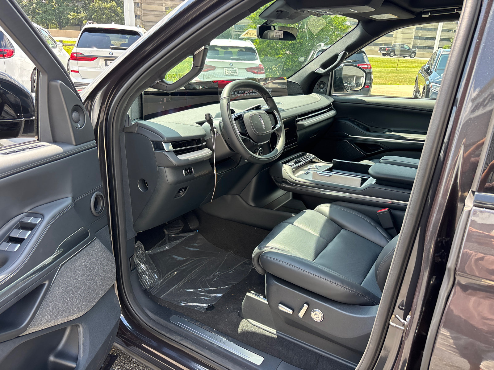 New 2027 Lincoln Navigator L Reserve w/ Jet Appearance Package AWD/4WD image 24