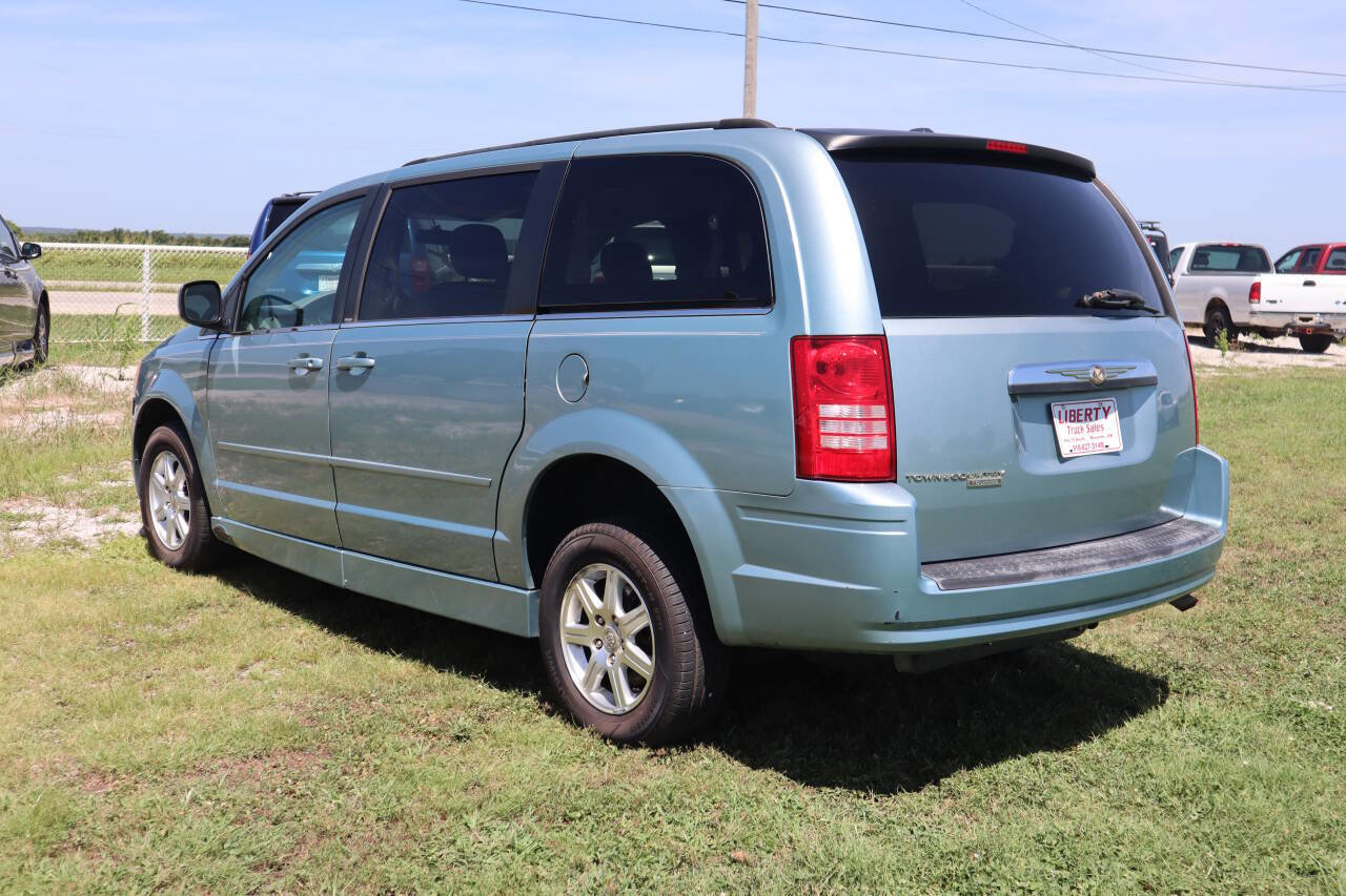 Used 2008 Chrysler Town & Country Touring image 3