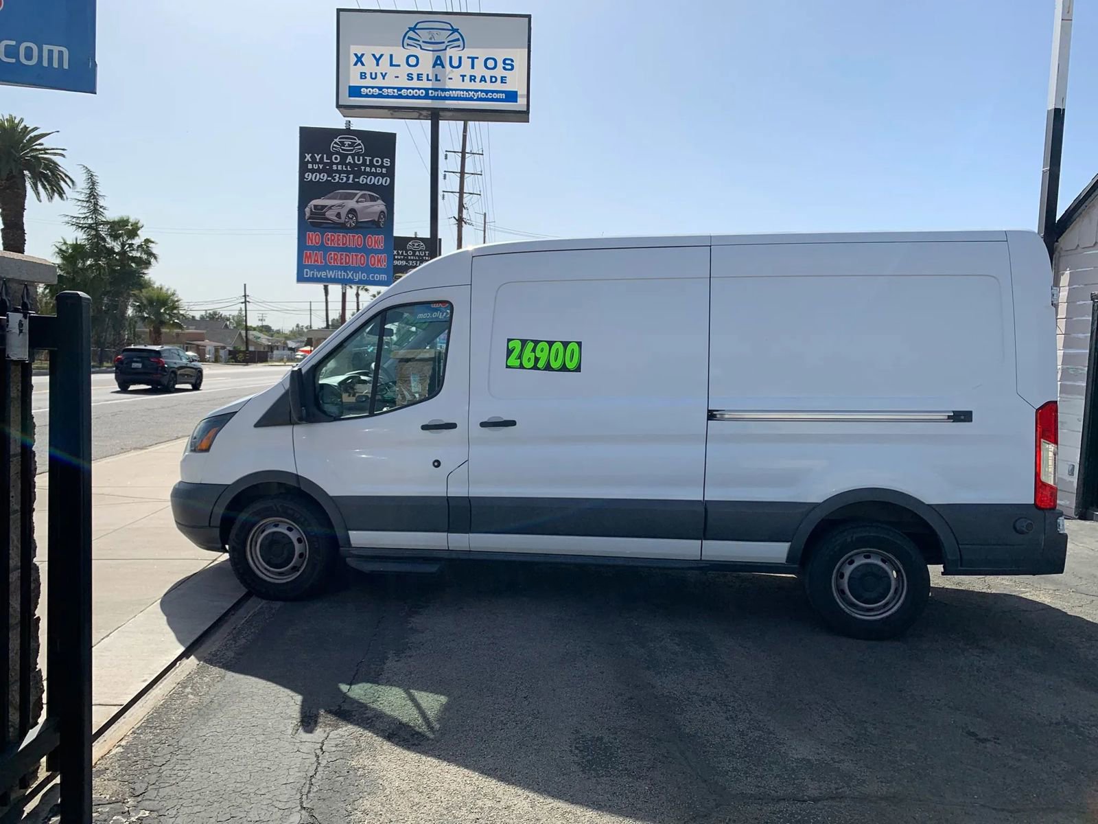 Used 2018 Ford Transit 350 148 Medium Roof RWD image 3