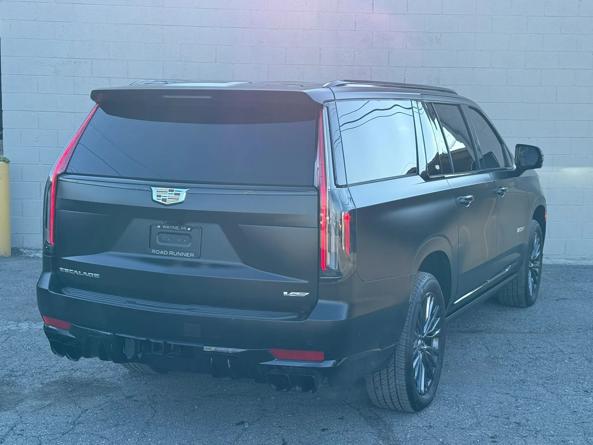 Used 2024 Cadillac Escalade ESV V image 12