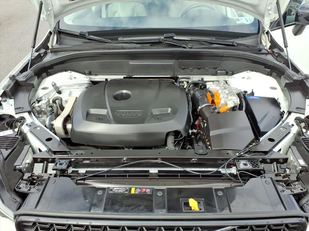 Certified 2024 Volvo XC60 T8 Plus w/ Climate Package image 10