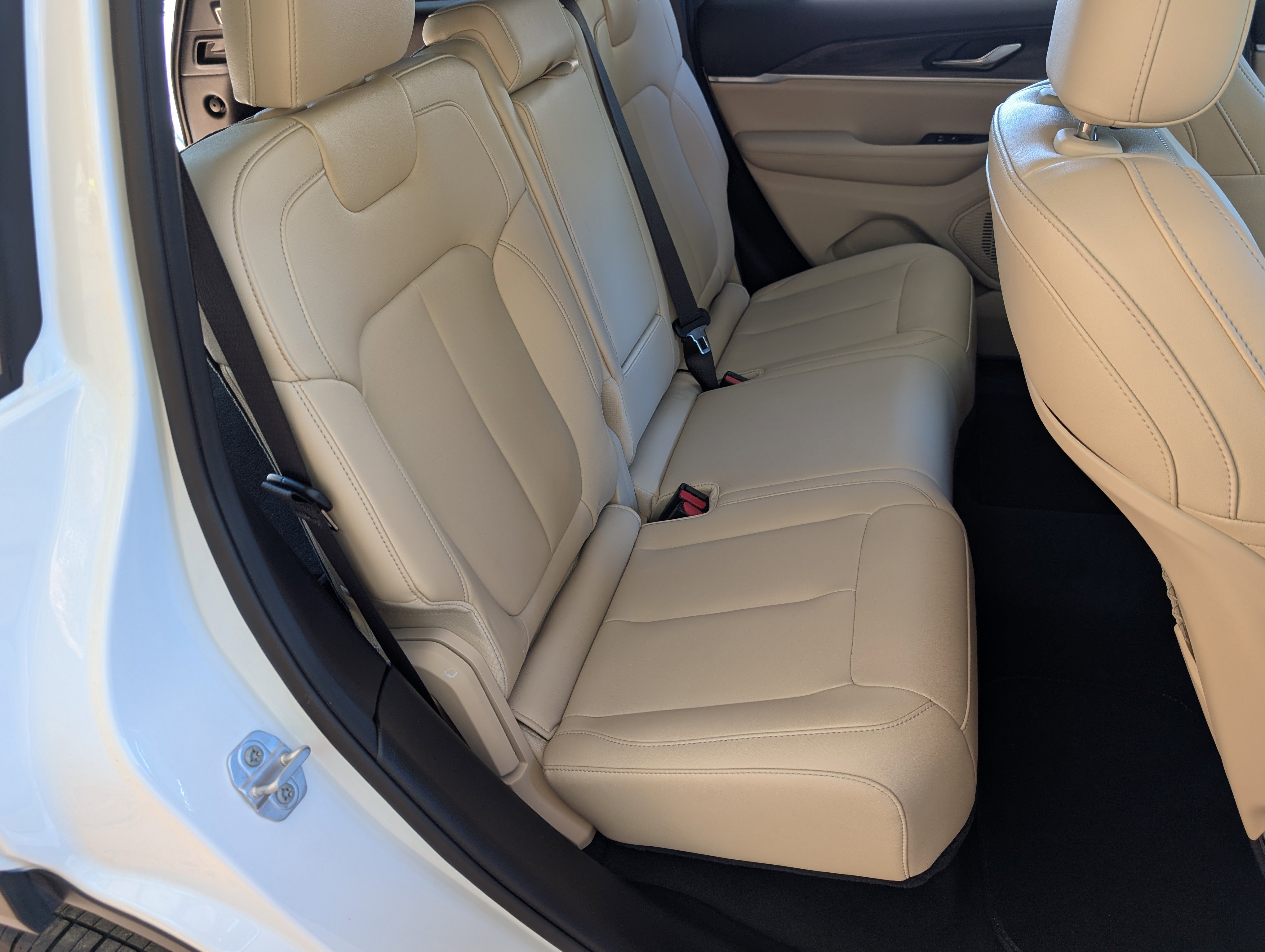 Used 2024 Jeep Grand Cherokee Limited w/ MOPAR Finishing Package AWD/4WD image 19