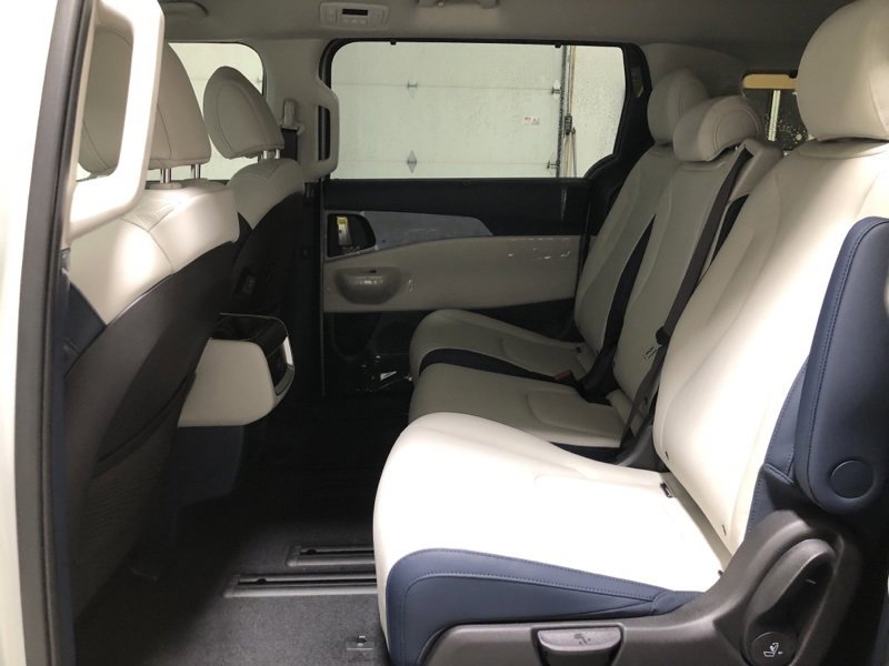 New 2026 Kia Carnival EX image 17