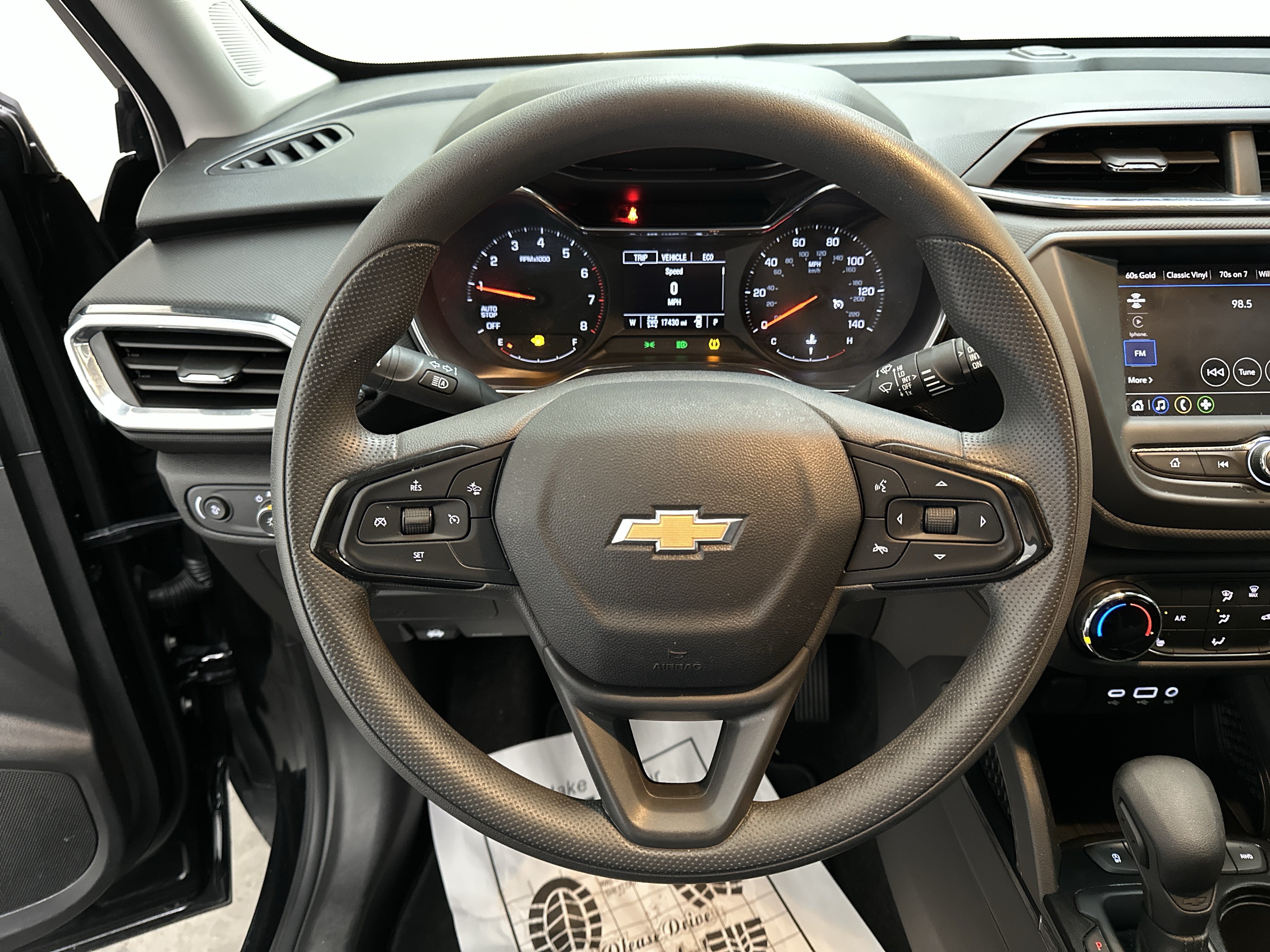 Used 2023 Chevrolet TrailBlazer LT AWD/4WD image 24
