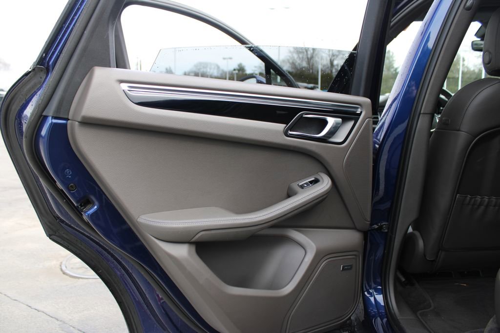 Used 2025 Porsche Macan image 14