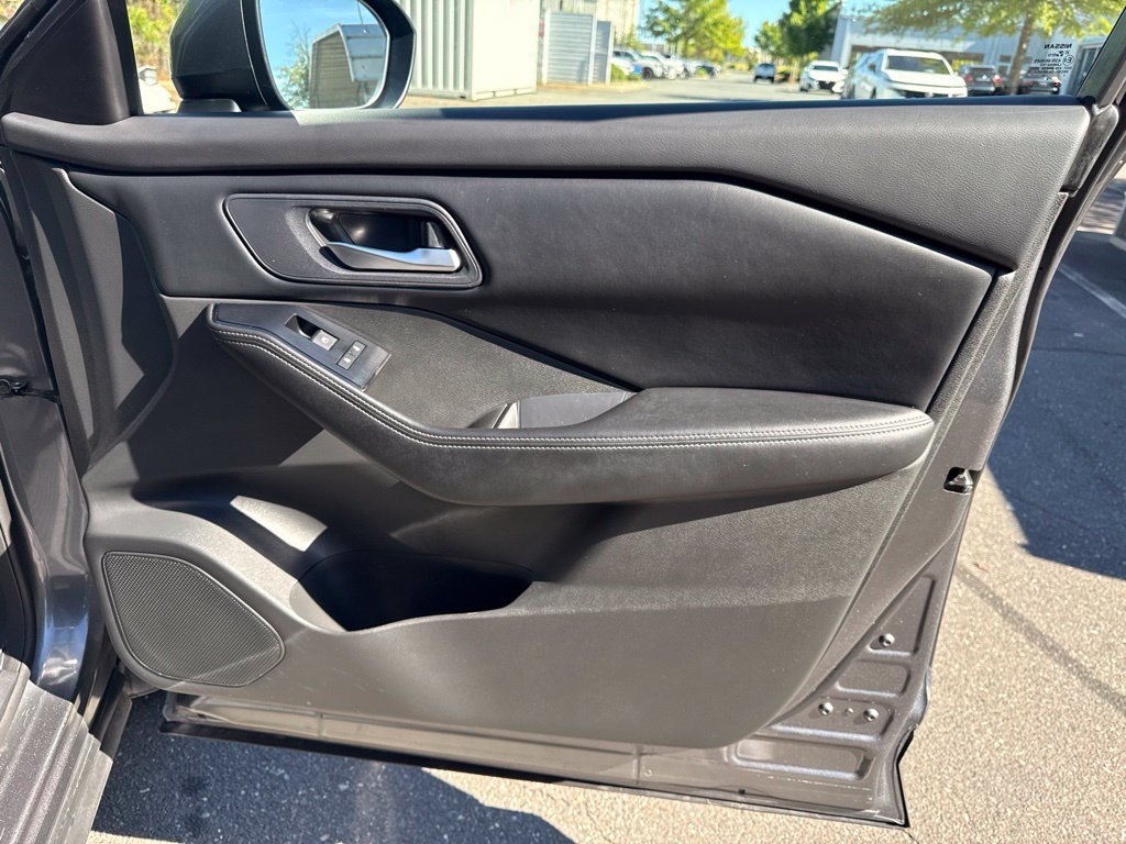 Certified 2024 Nissan Rogue SV FWD image 39