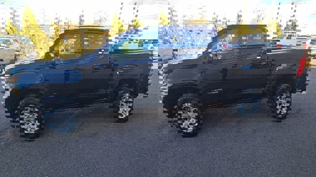 Used 2022 Chevrolet Colorado LT w/ LT Convenience Package image 4