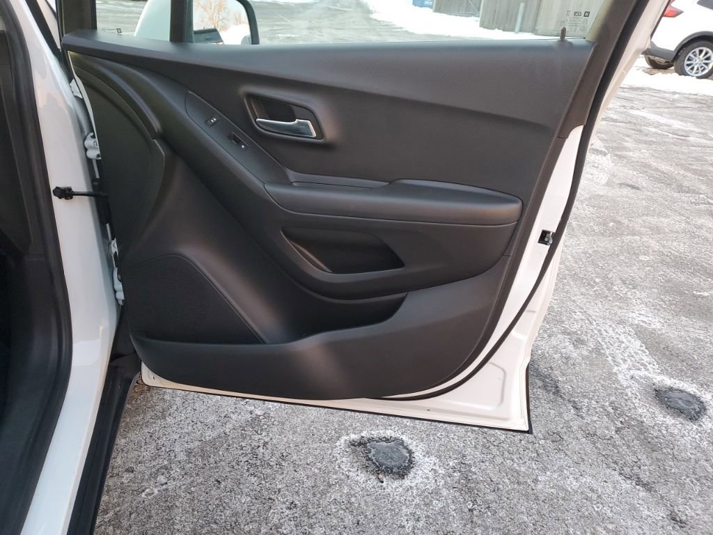 Used 2019 Chevrolet Trax LT w/ LT Convenience Package image 31