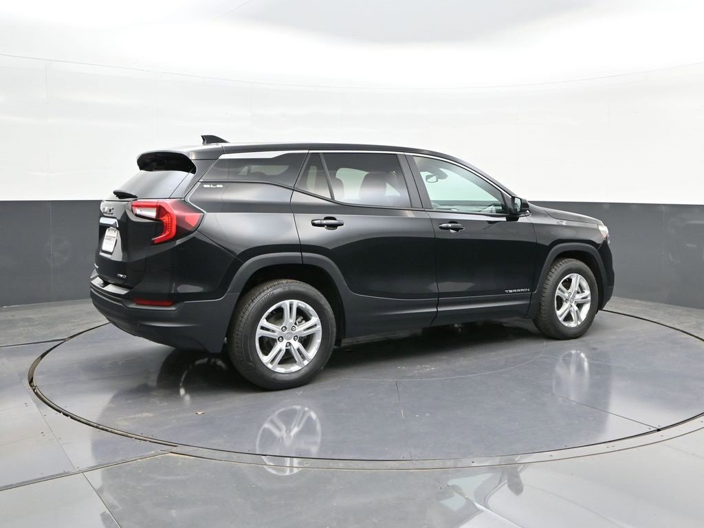 Used 2024 GMC Terrain SLE image 15