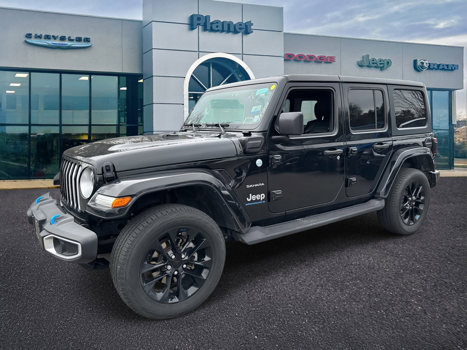 Used 2023 Jeep Wrangler Unlimited Sahara w/ Cold Weather Group image 4