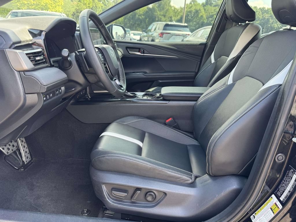Used 2025 Toyota Camry SE FWD image 21