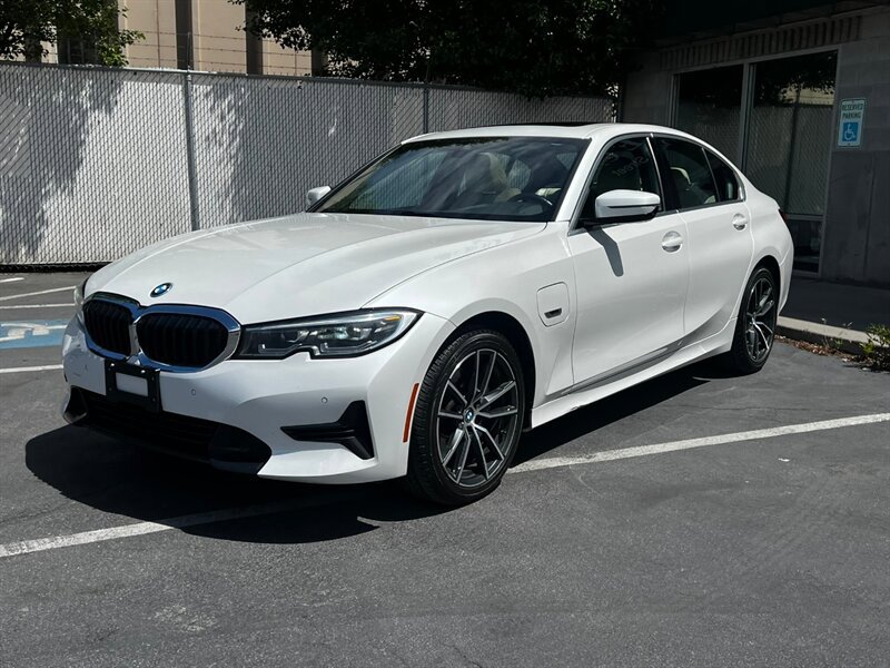 Used 2022 BMW 330e xDrive w/ Driving Assistance Package AWD/4WD image 3