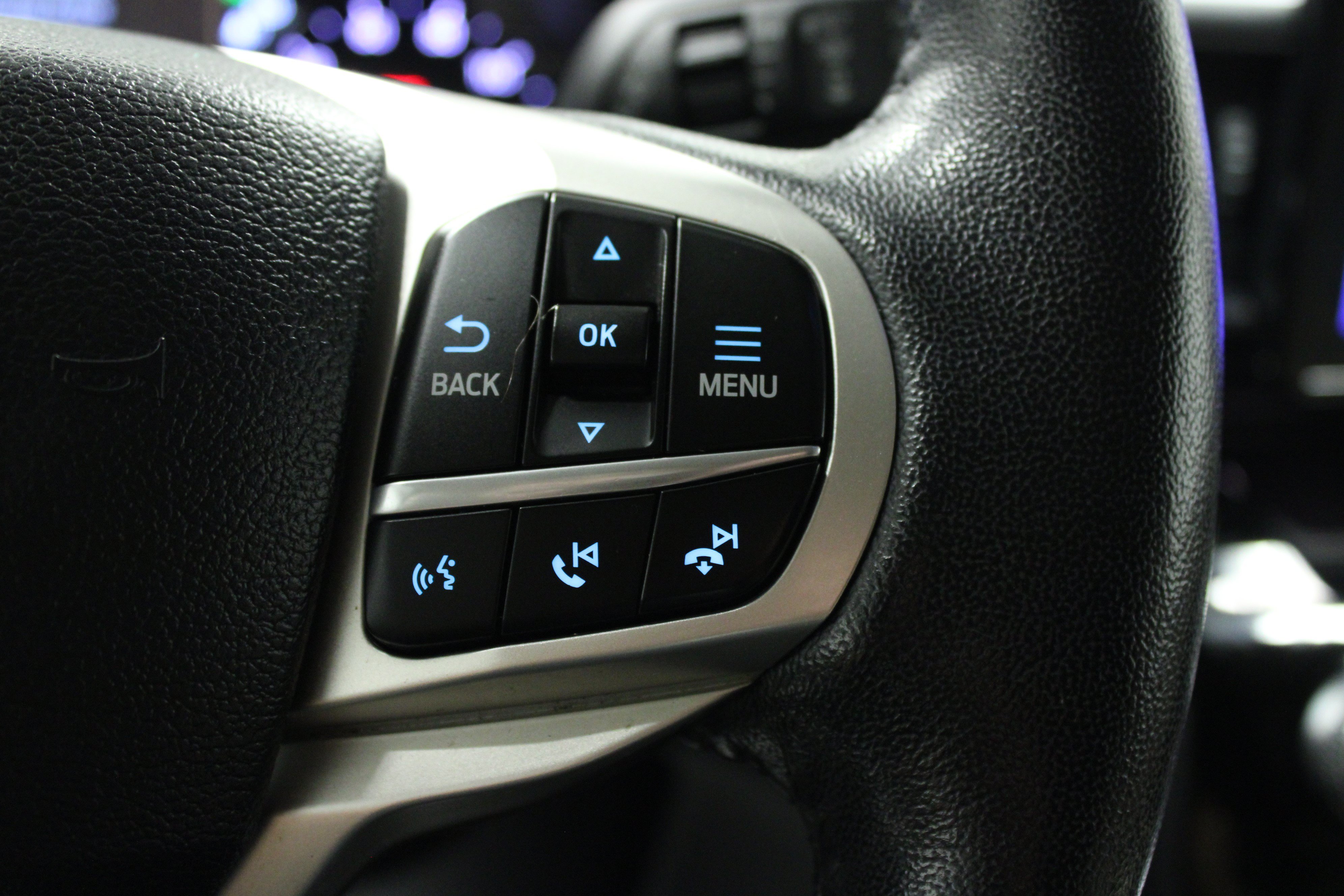 Used 2023 Ford Explorer Limited w/ Equipment Group 301A RWD image 22