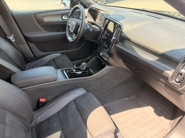 Used 2022 Volvo XC40 T5 R-Design w/ Climate Package AWD/4WD image 17