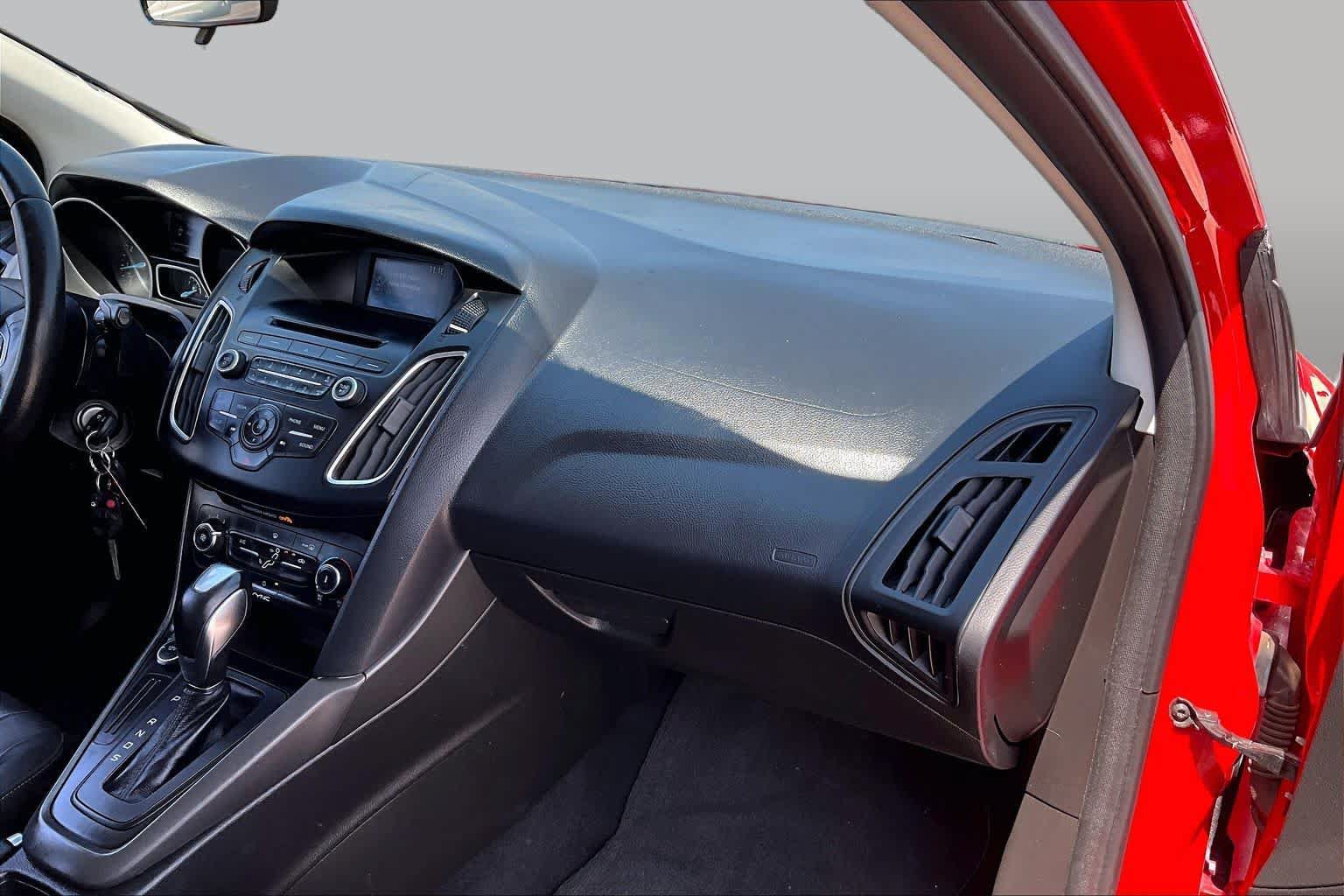 Used 2016 Ford Focus SE w/ Equipment Group 201A FWD image 18