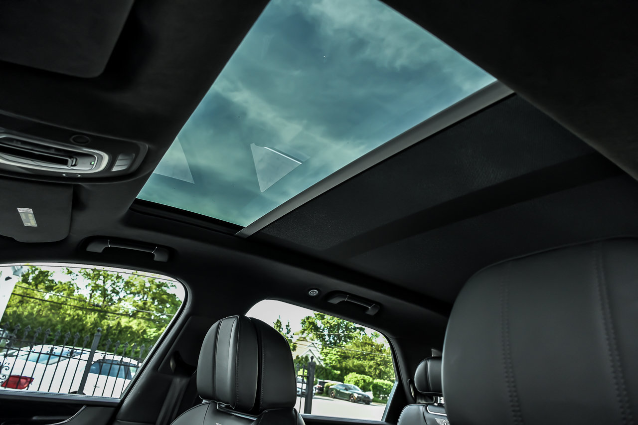 Used 2020 Bentley Bentayga AWD/4WD image 23