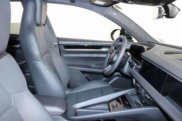 New 2026 Porsche Macan 4 Electric AWD/4WD image 27