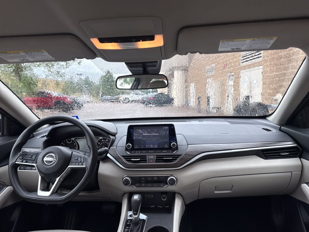 Used 2025 Nissan Altima 2.5 SV FWD image 25
