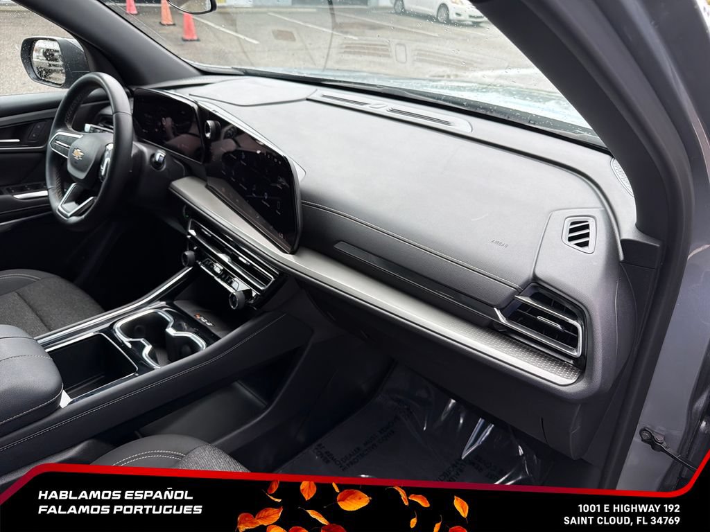 Used 2025 Chevrolet Traverse LT FWD image 37