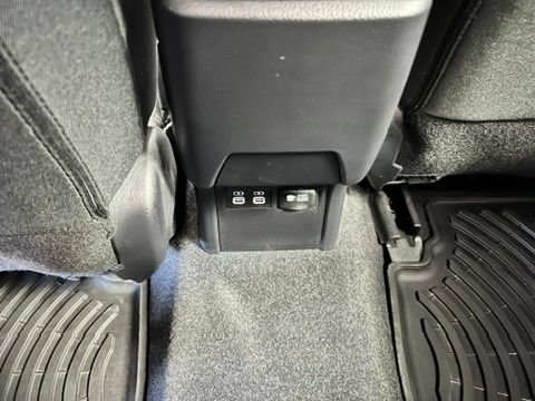 Used 2025 Toyota Prius Plug-In Hybrid FWD image 23