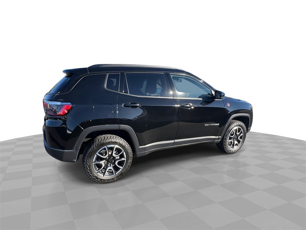 Used 2024 Jeep Compass Trailhawk image 8