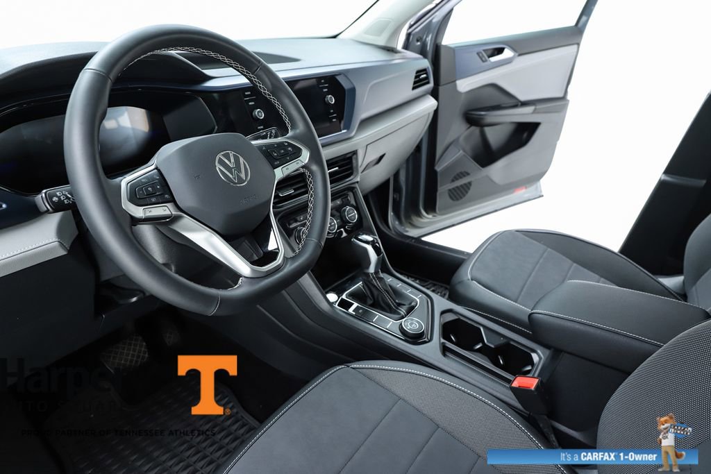 Used 2024 Volkswagen Taos SE w/ Panoramic Sunroof Package image 19