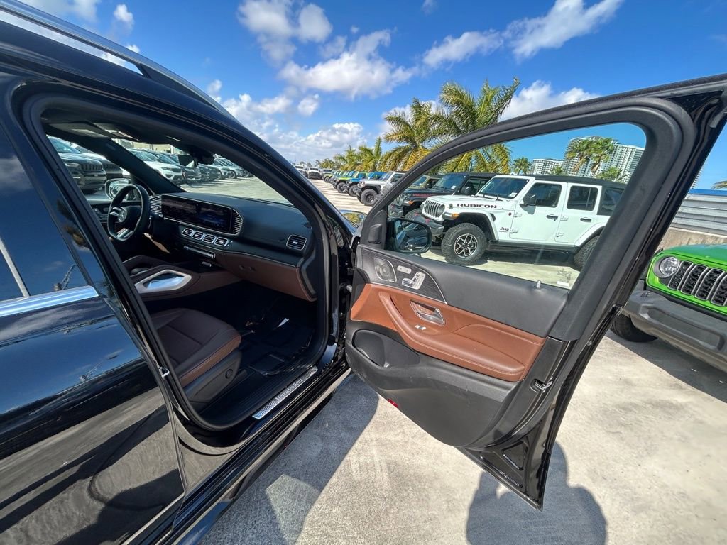 Used 2024 Mercedes-Benz GLS 450 4MATIC w/ AMG Line Exterior image 29