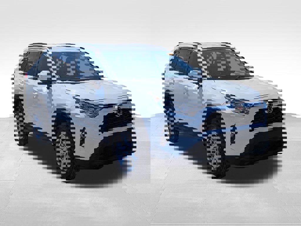 Used 2020 Toyota RAV4 XLE image 2