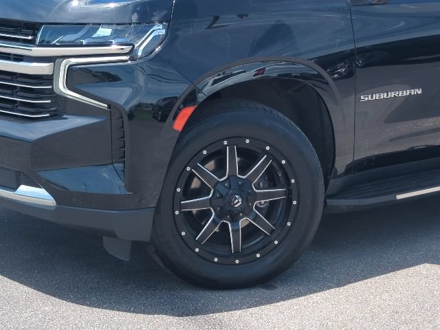 Used 2022 Chevrolet Suburban LT AWD/4WD image 2