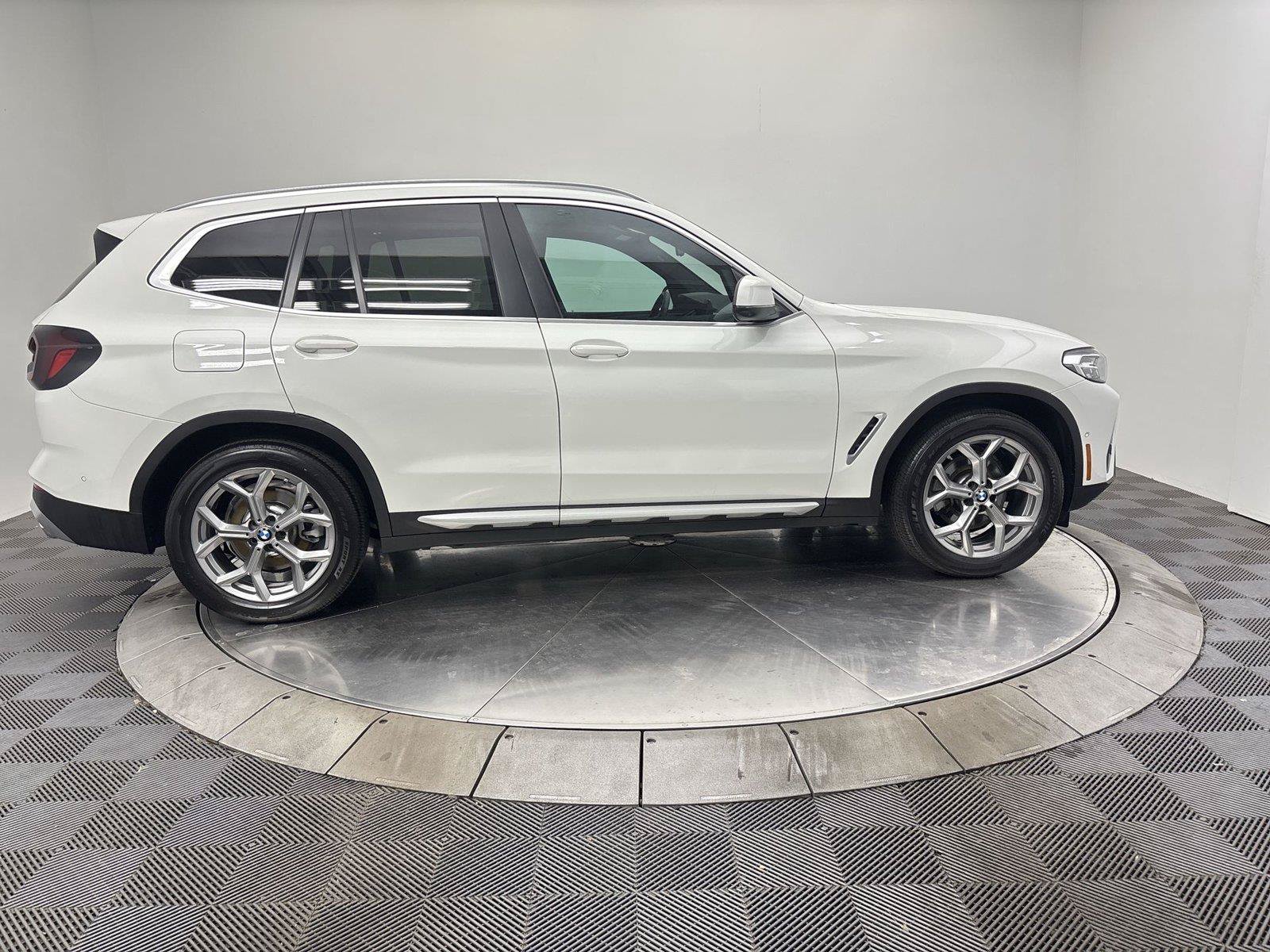 Used 2023 BMW X3 xDrive30i w/ Convenience Package AWD/4WD image 17
