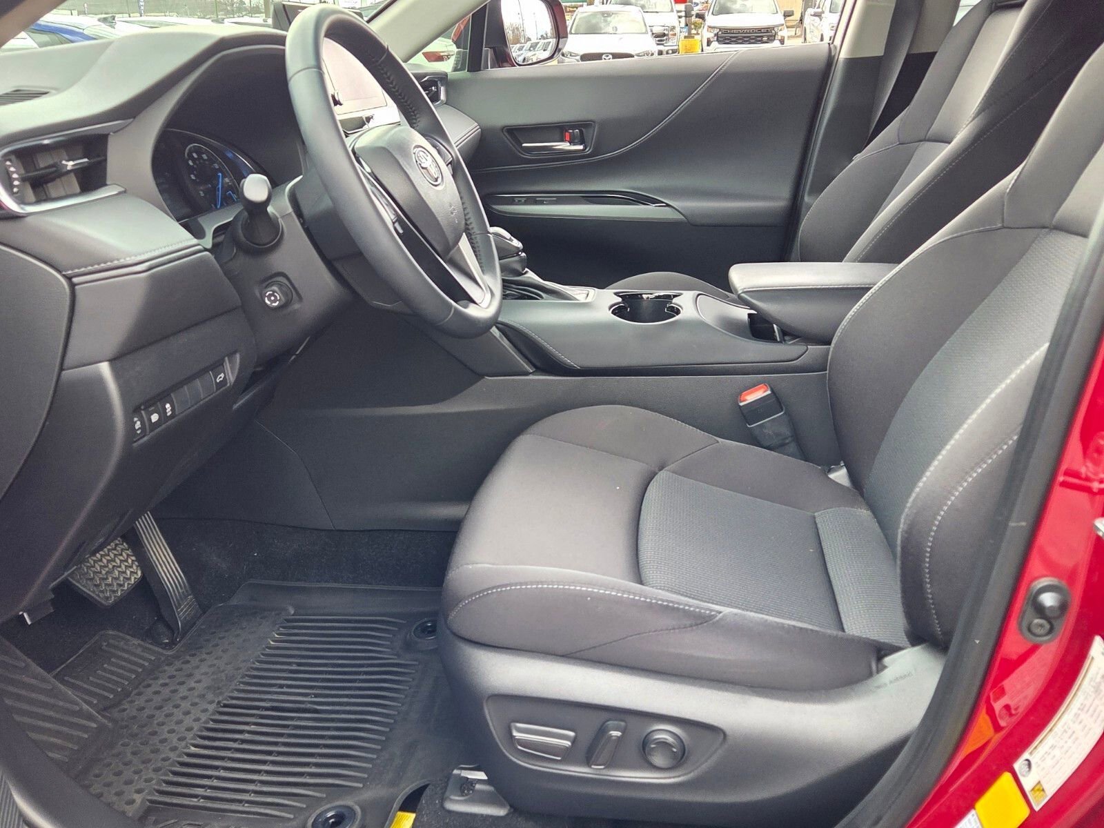 Used 2024 Toyota Venza LE image 5