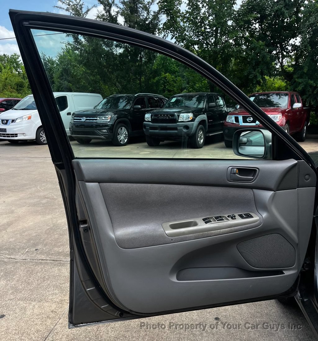Used 2004 Toyota Camry FWD image 21