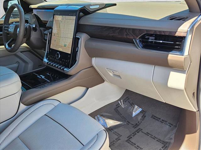 Used 2025 GMC Yukon Denali w/ LPO, Illumination Package AWD/4WD image 20