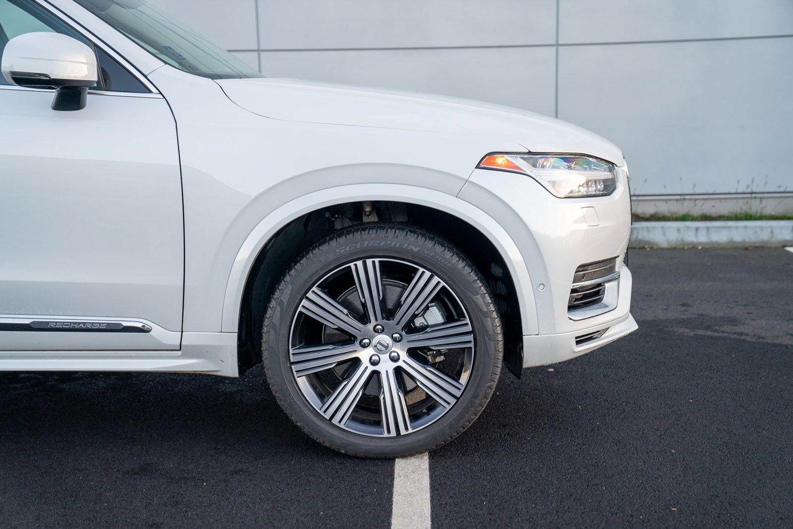 Used 2024 Volvo XC90 T8 Plus w/ Protection Package Premier image 9