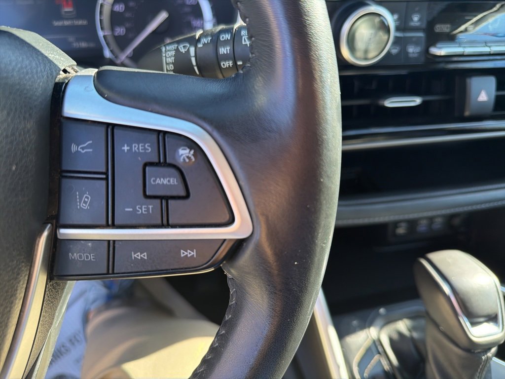 Used 2022 Toyota Highlander XLE image 12